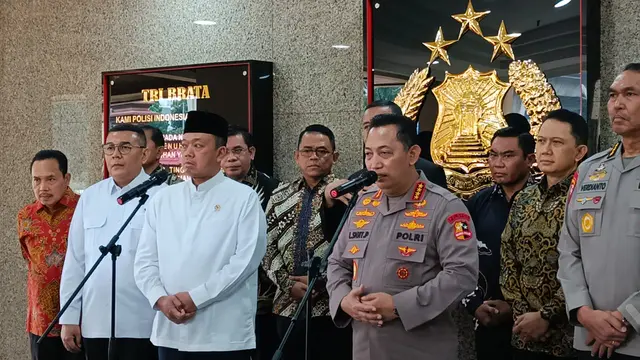 Kapolri Jenderal Listyo Sigit Prabowo menerima audiensi Menteri ATR/BPN, Nusron Wahid di Mabes Polri, Jumat (8/11/2024). (Foto: Merdeka.com/Rahmat Baihaqi).