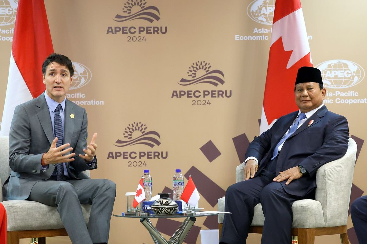 Presiden Prabowo Subianto, melakukan pertemuan bilateral dengan Perdana Menteri Kanada, Justin Trudeau, di sela-sela KTT APEC yang berlangsung di Lima Convention Center (LCC), Peru, Jumat, (15/11/2024) waktu setempat.(Dok. Biro Pers, Media, dan Informasi Sekretariat Presiden)