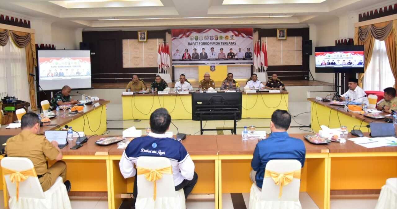 Rapat Forkopimda terbatas, pembahasan UMP 2025, yang dipimpin Pj Gubernur Gorontalo Rudy Salahuddin, bertempat di Aula Rujab Gubernur, (Foto :Nova Diskominfotik)