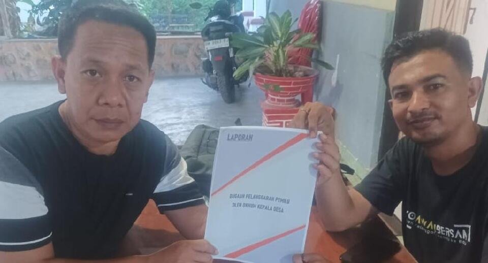 Hendra Nurdin Laporkan Oknum Kepala Desa ke Bawaslu. (Foto: Istimew).
