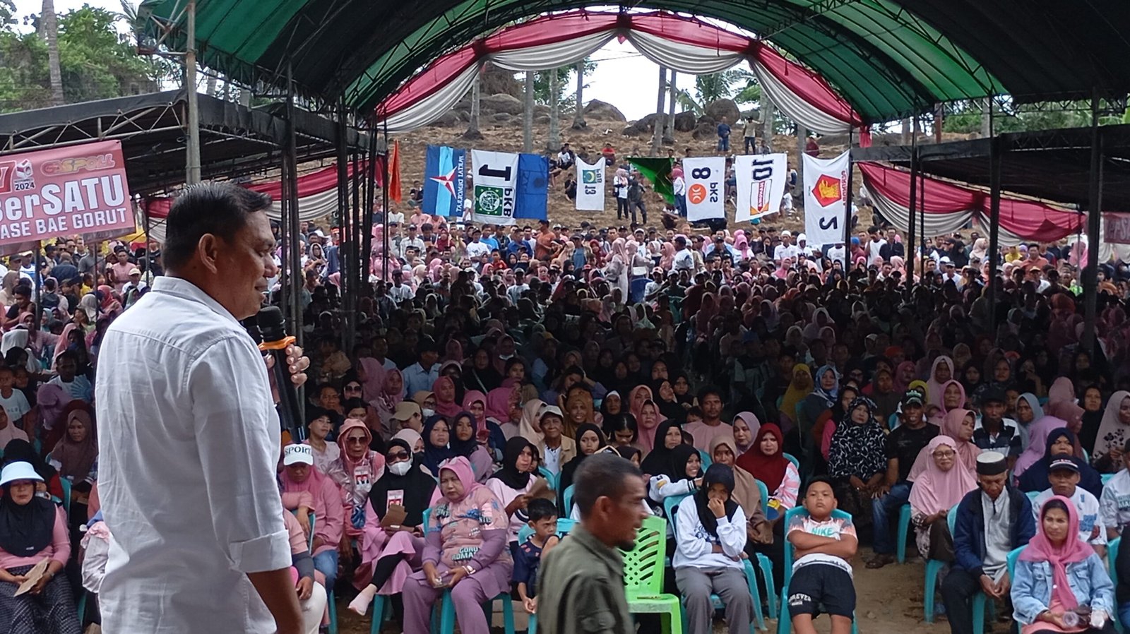 Sekretaris DPC Partai Persatuan Pembangunan, Matram Lasunte, saat menyampaikan orasi politik dalam kampanye dialogis di Desa Dambalo, Kecamatan Tomilito. Kamis (14-11). (Foto: Gotimes.id)