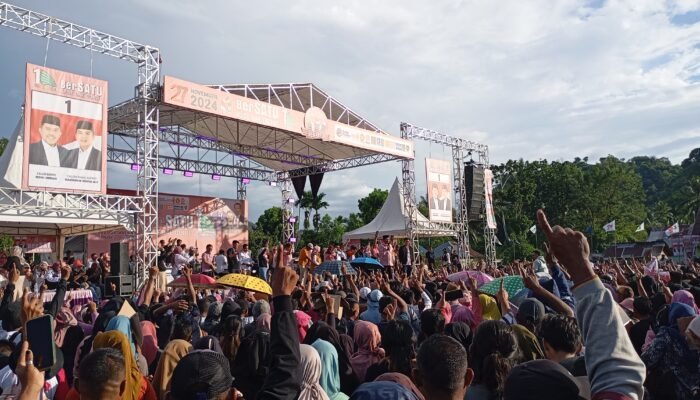 Lapangan Posso Jadi Saksi Lautan Cinta untuk Romantis