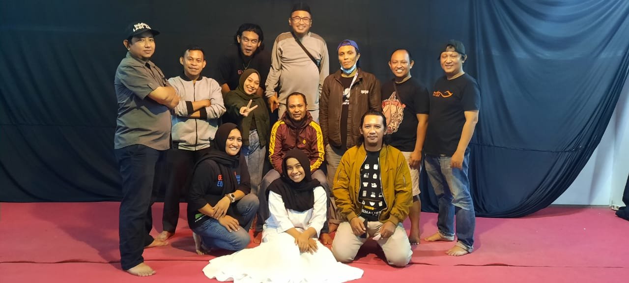 Anggot Teater Peneti Gorontalo. (Foto: Teater Peneti)