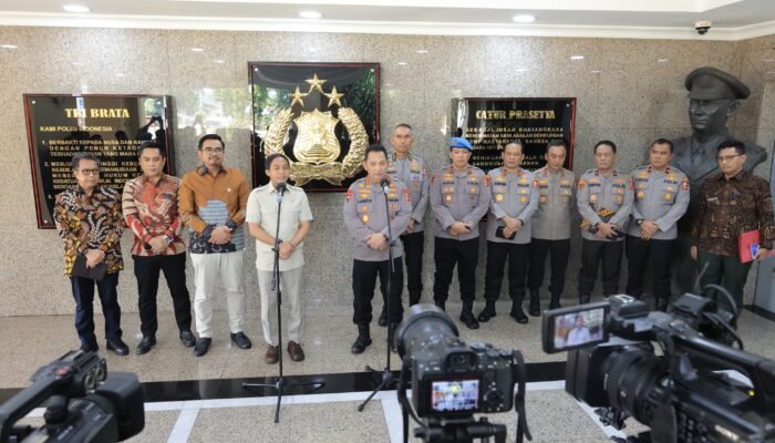 Kapolri dan Menhut Bahas Keamanan Hutan Indonesia