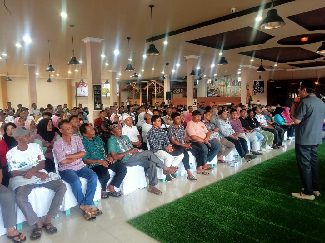 Ratusan Koordinator Desa (Kordes) dan Koordinator Dusun (Kordus) dari beberapa kecamatan, yakni Kecamatan Kwandang, Anggrek, dan Monano, hadir untuk menerima pembekalan khusus dari beberapa tim. Senin (11-11).(Foto: Matris/Publishare.id)