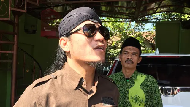 Gus Miftah (Switzy Sabandar)