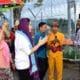 Pj Gubernur Rudy Salahuddin saat menyambut kedatangan Wakil Menteri Pemberdayaan Perempuan dan Perlindungan Anak (PPPA) RI, Veronica Tan, di Provinsi Gorontalo, Senin, (9/12/2024).(Foto: Nova Diskominfotik)