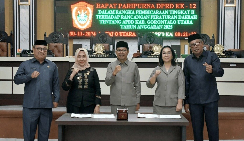 Pj, Bupati Gorontalo Utara bersama Sekwan dan Ketua serta Wakil Ketua DPRD Gorontalo Utara. (Foto: Kominfo Gorut).