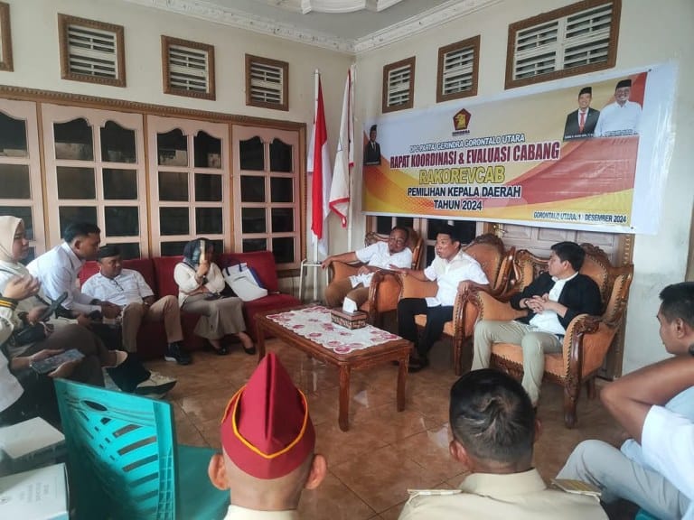 Rapat Evaluasi Pilkada Gorut yang dipimpin langsung Ketua DPD Partai Gerindra Provinsi Gorontalo, Elnino Mohi, Jum’at (13/12/2024). (Foto: Marthen).