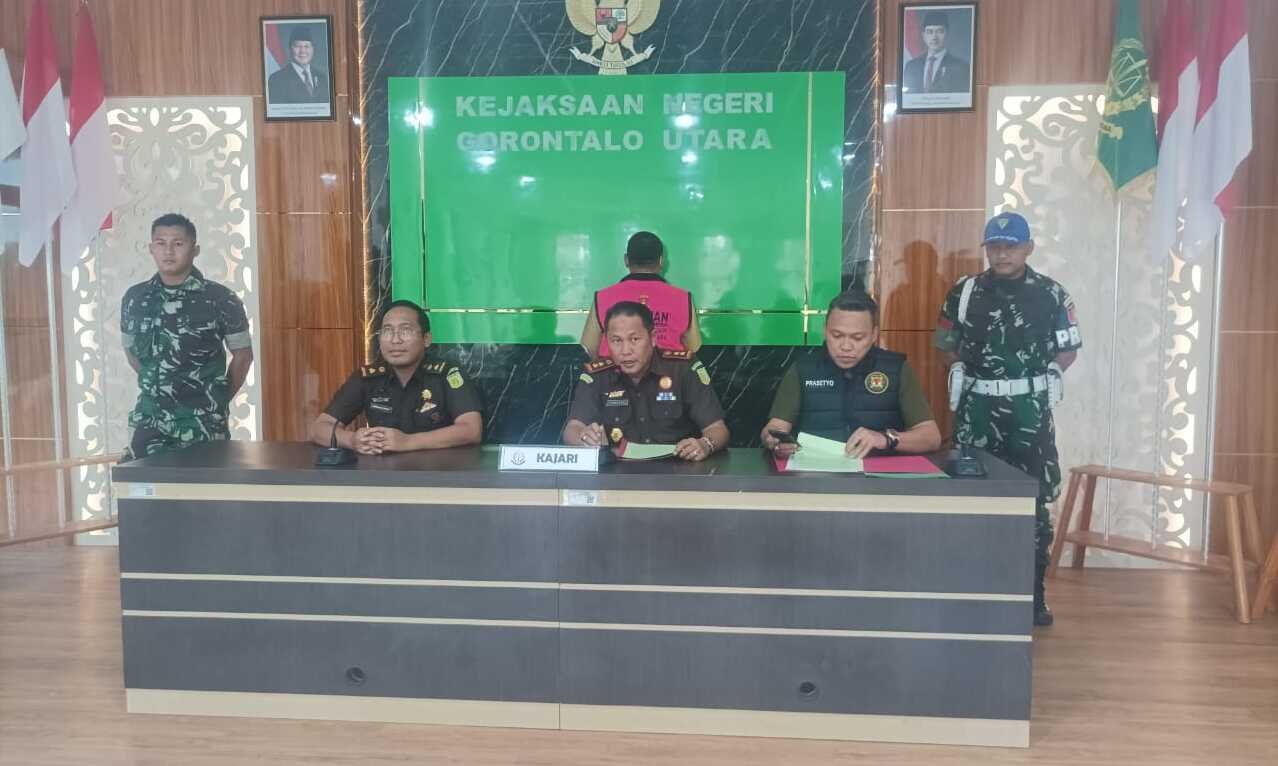 Kejaksaan Negeri Gorontalo Utara Gelar Konferensi Pers Terkait Penetapan Tersangka Korupsi Puskesmas Kwandang, Selasa (24-12). (Foto: Indra Rohandi/Defitif)