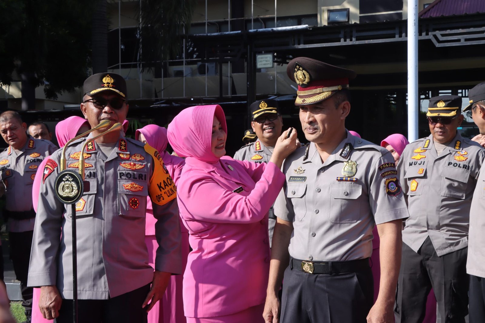 Kapolda Gorontalo Pimpin Upacara Kenaikan Pangkat. (Foto: Dok. Humas Polda Gorontalo)