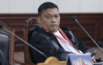 Efendi Dali selaku kuasa hukum Pemohon pada sidang Pemeriksaan Pendahuluan. (Foto: Humas NKRI)