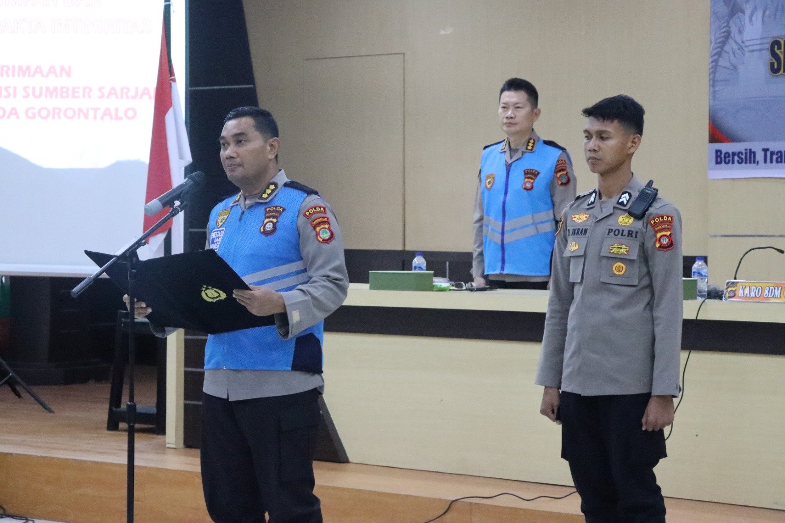 Karo SDM Polda Gorontalo Pimpin Sumpah dan Pakta Integritas SIPSS 2025. (Foto: Humas Polda Gorontalo)
