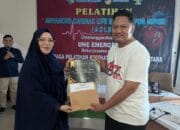 RSUD dr. Hi Zinal Umar Sidiki Berikan Apresiasi kepada Peserta Terbaik Pelatihan ACLS