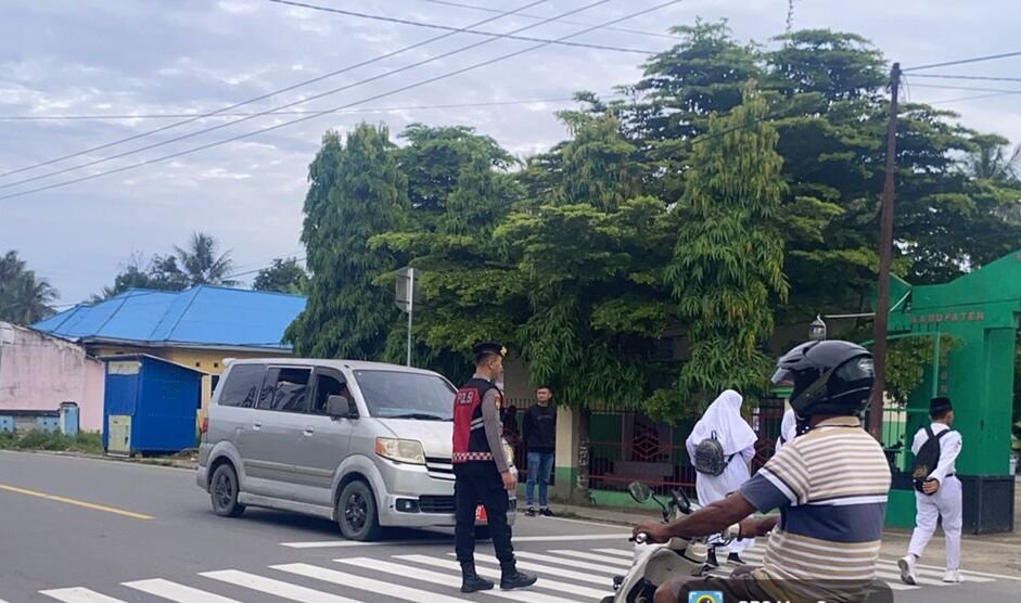 Dit Samapta Polda Gorontalo Optimalisasi Pengaturan Lalu Lintas untuk Meningkatkan Ketertiban Jalan Raya. (Foto: Humas Polda Gotontalo)