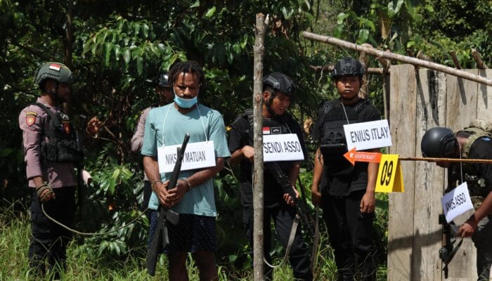 Satgas Ops Damai Cartenz Gelar Rekonstruksi Kasus Penembakan Brigpol Iqbal