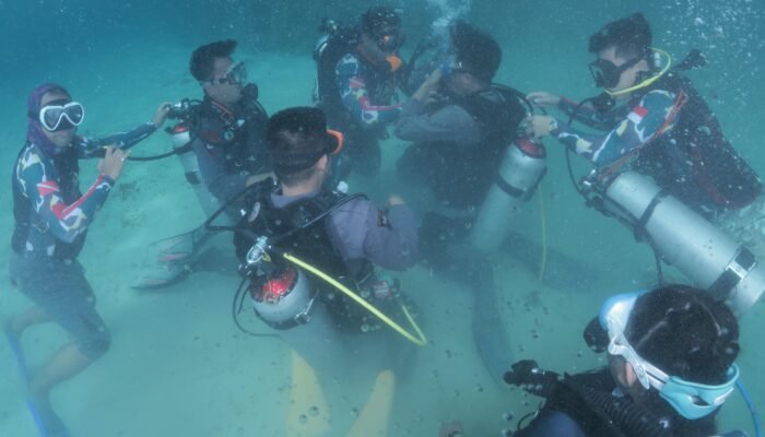 Brimob Gorontalo Latihan Menyelam di Perairan Minim Visibilitas