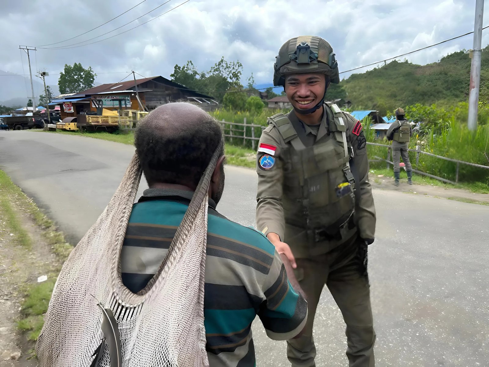 Patroli Humanis Ops Damai Cartenz-2025, Warga Oksibil Merasa Aman dan Nyaman. (Foto: Humas Polri)