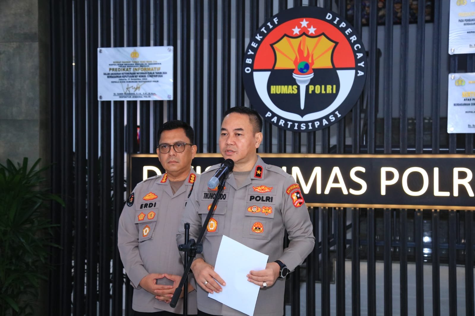 Kapolri Tetapkan Status Gugur dan Berikan KPLB Anumerta kepada 3 Personel Terbaiknya. (Foto: Humas Polri)
