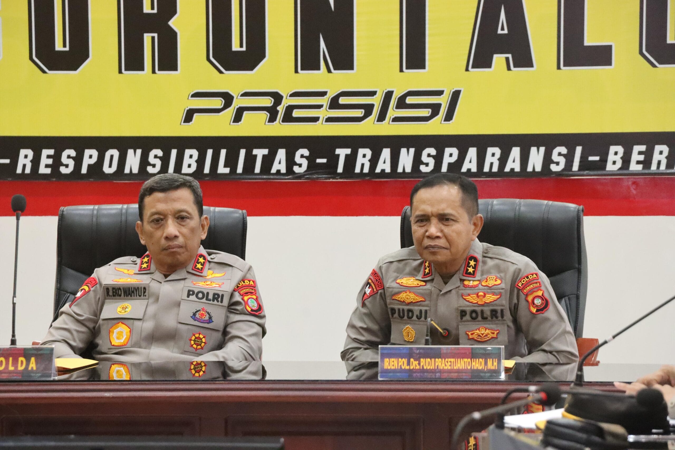 Laporan Satuan Digelar, Irjen Pol Pudji Prasetijanto Hadi Percayakan Polda Gorontalo ke Irjen Pol R. Eko Wahyu Prasetyo. (Foto: Humas Polda Gorontalo)