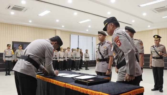 Sertijab Polda Gorontalo, Kapolda Lantik 14 Pejabat Baru