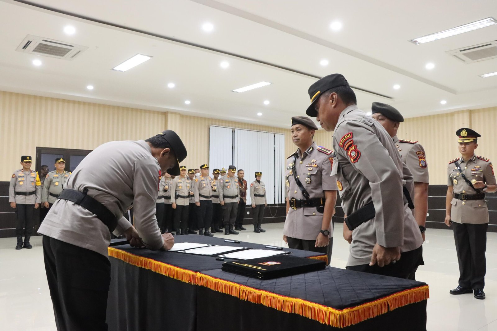 Sertijab Polda Gorontalo, Kapolda Lantik Empat Belas Pejabat Baru. (Foto: Humas Polda Gorontalo)