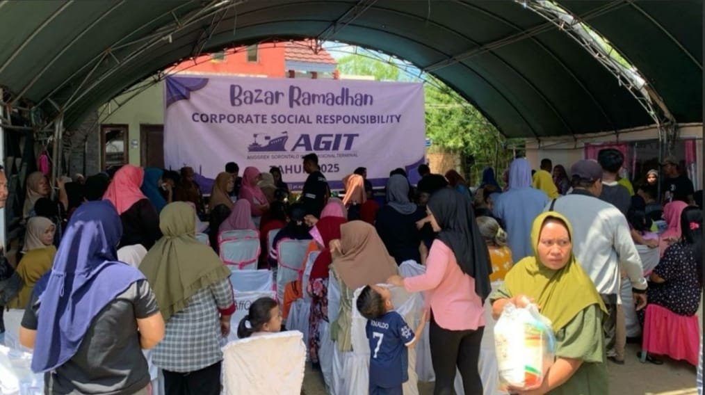 Gelar Bazar Ramadan, PT AGIT Salurkan Ribuan Paket Sembako untuk Warga Gorontalo Utara. (Foto: PT. AGIT)