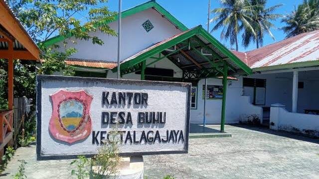 Kantor desa Buhu, Kecamatan Telaga Jaya. (Foto: Dok. Beju Relatif)