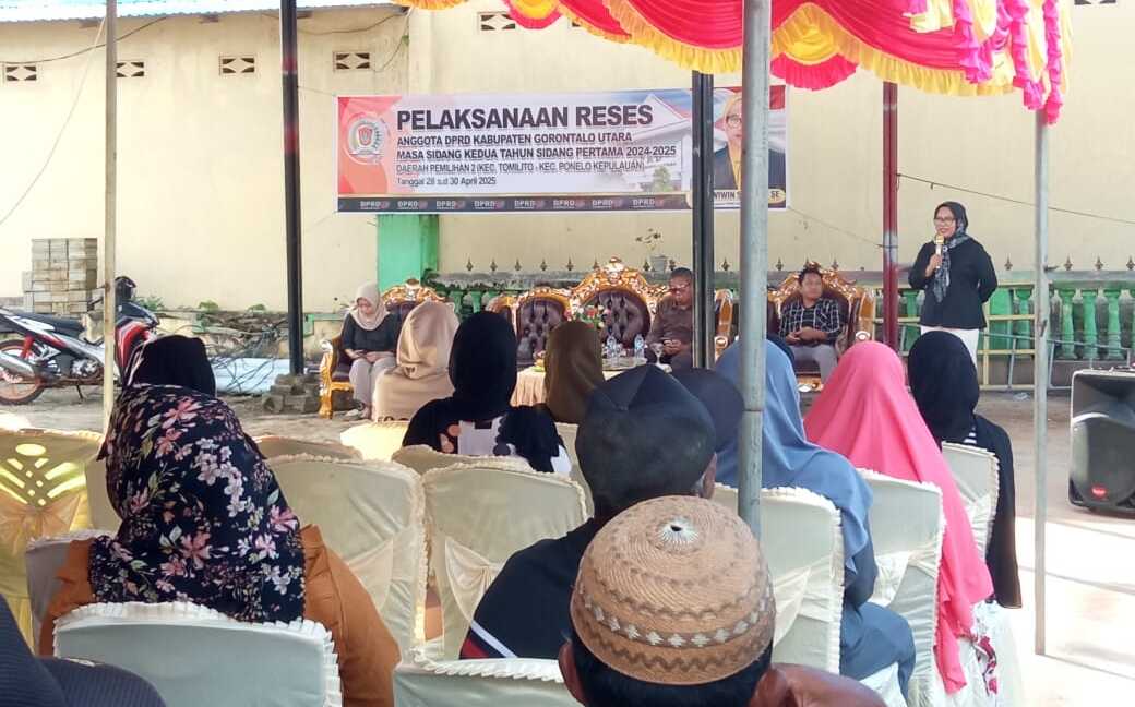 Wiwin S. Pajiu Serap Aspirasi Warga Tomilito dan Ponelo Kepulauan dalam Reses DPRD Gorut (Foto: Saprin)