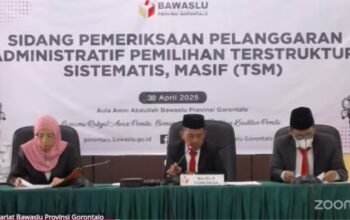 Bawaslu Dengarkan Pembacaan Laporan TSM dari Roni-Ramdhan dalam Sidang Lanjutan