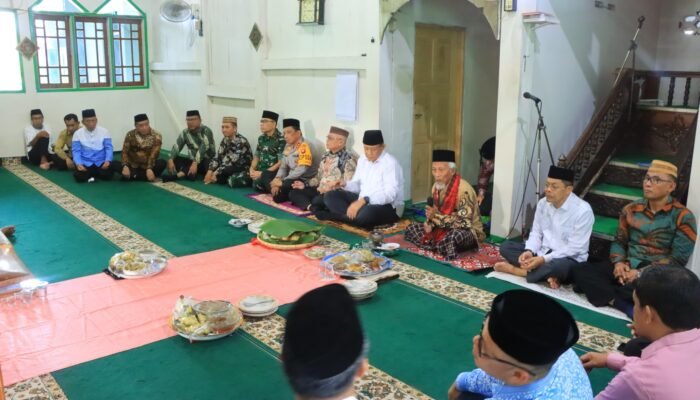 Irjen Pol Eko Wahyu Ikut Doa Syukuran Lebaran Ketupat Bersama Forkopimda Gorontalo di Masjid Al-Magfirah Reksonegoro