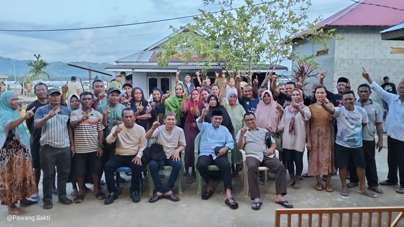 Blusukan Romantis di Tihengo, Warga Masih Setia Memberi Dukungan. (Foto: Gotimes.id)