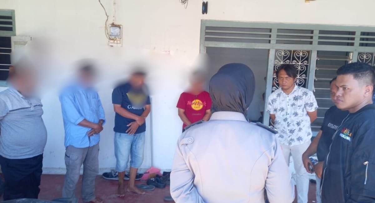 Diduga Kumpulkan KTP, Lima Warga Kota Gorontalo Diamankan Panwascam Atinggola. (Foto: Gotimes)