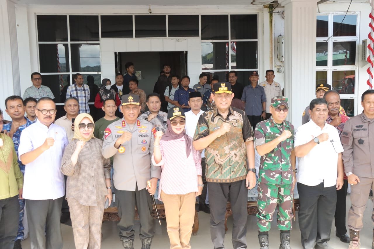 Kapolda Gorontalo Tinjau Distribusi Logistik dan Kesiapan TPS Jelang PSU Pilkada Gorut. (Foto: Humas Polda Gorontalo)