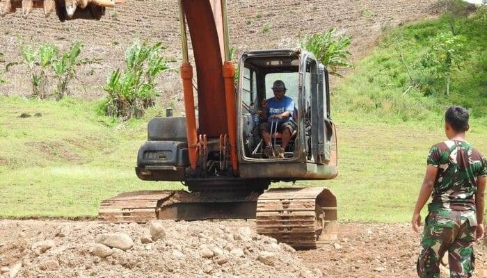 Penimbunan Jalan Tani TMMD 870 Meter Dipantau Langsung Pasiter Kodim 1314/Gorut