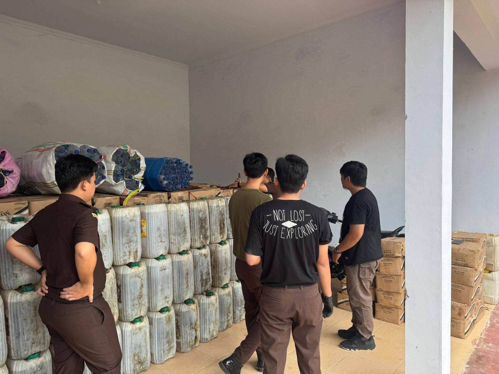 Kasus Minyakita: 4 Tersangka dan 9 Ton Barang Bukti Diserahkan ke Kejari Boalemo. (Foto: Humas Polda Gorontalo)