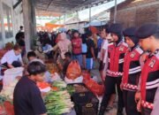 Polda Gorontalo Gencarkan Patroli Jalan Kaki di Pasar, Sasar Preman dan Pungli. (Foto: Humas Polda Gorontalo)