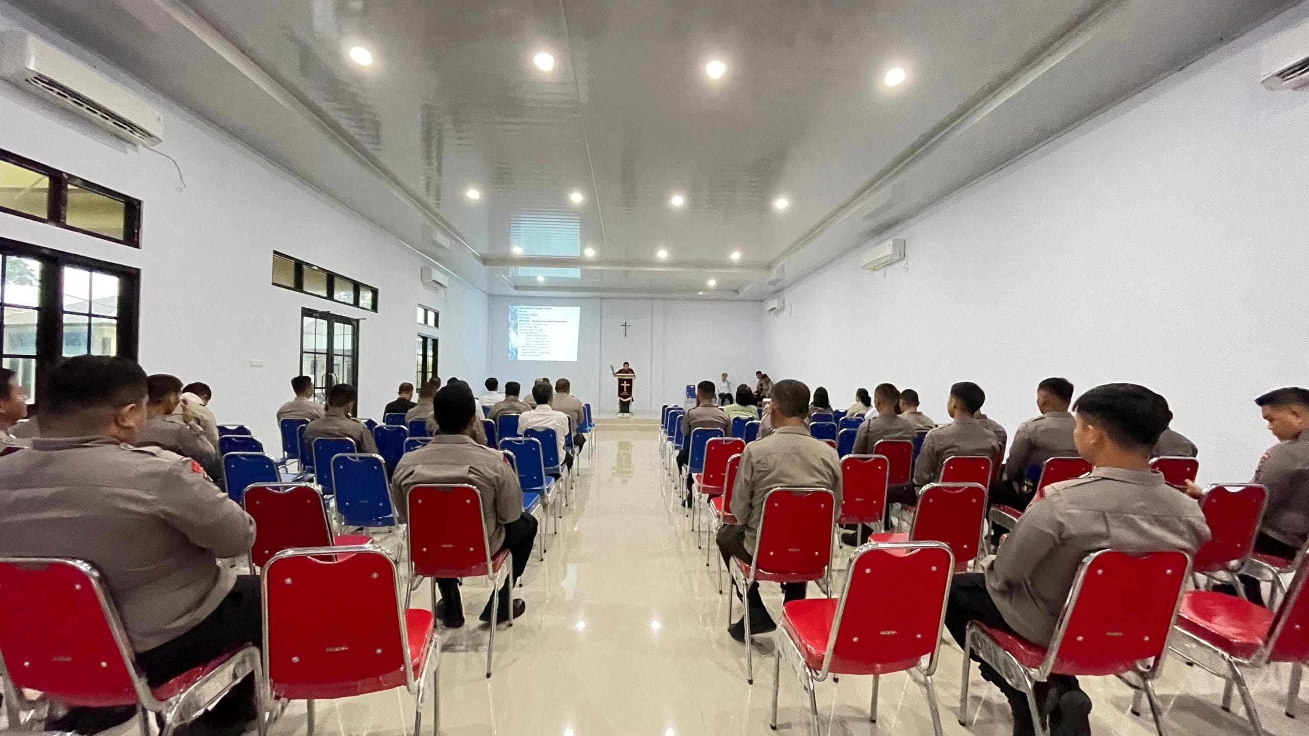 Karo Ops Polda Gorontalo Hadiri Binrohtal Agama Kristen. (Foto: Humas Polda Gorontalo)