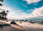 Empat Surga Tersembunyi Sumenep: Pantai Menawan untuk Liburanmu
