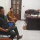 Wakil Ketua DPRD Sangihe, R. Paulus Makagansa bersama HL saat ditemui, Selasa (3/6/2025). (Foto: AM. Budiman)