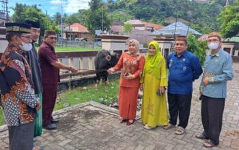 RSUD dr. Zainal Umar Sidiki Serahkan Satu Ekor Sapi Qurban ke Masjid Agung Gorut. (Foto: Humas RSUD ZUS)