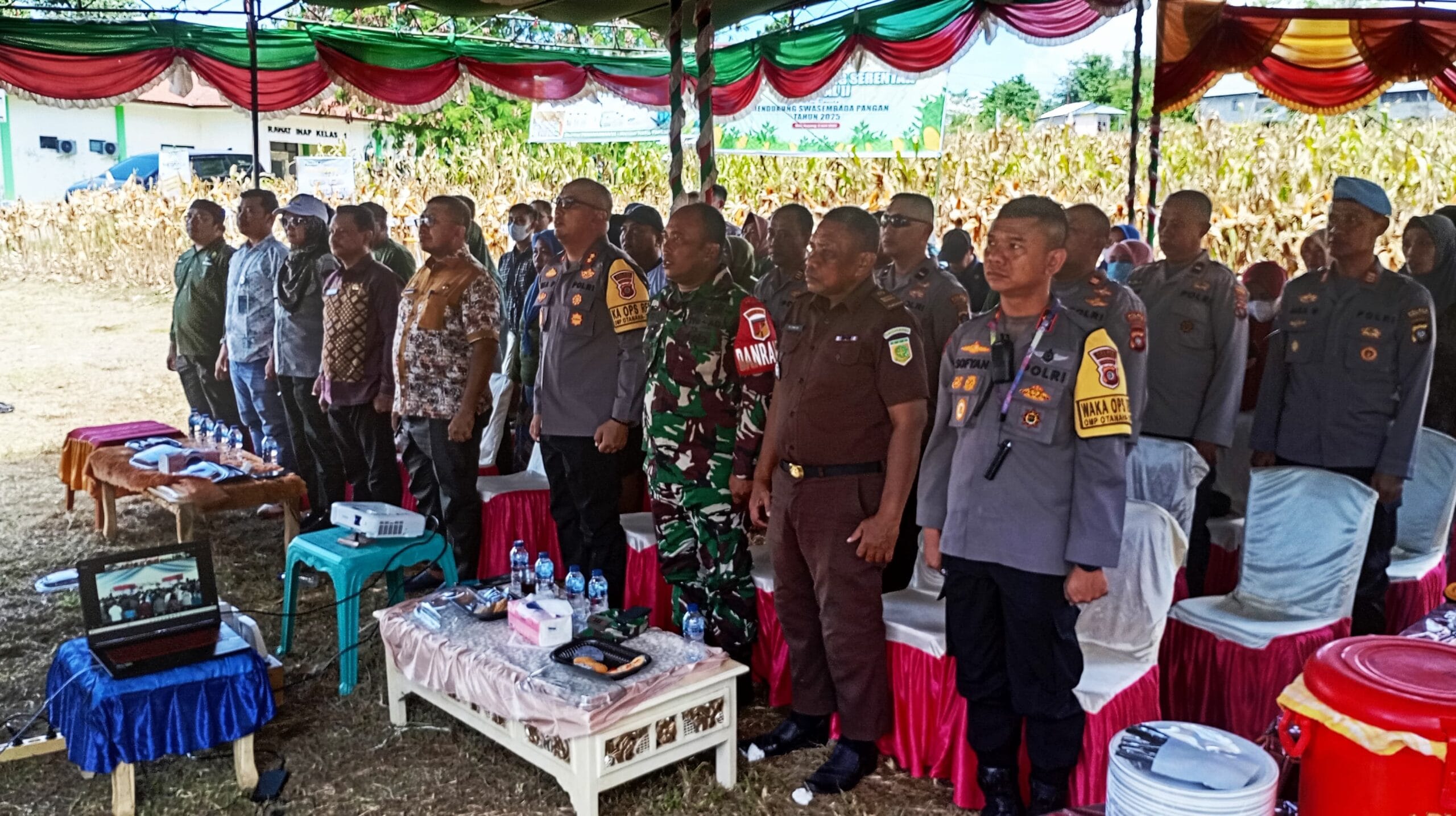 Danramil 1314-01/Kwandang Hadiri Panen Raya Jagung, Perkuat Swasembada Pangan di Gorut. (Foto: Gotimes)