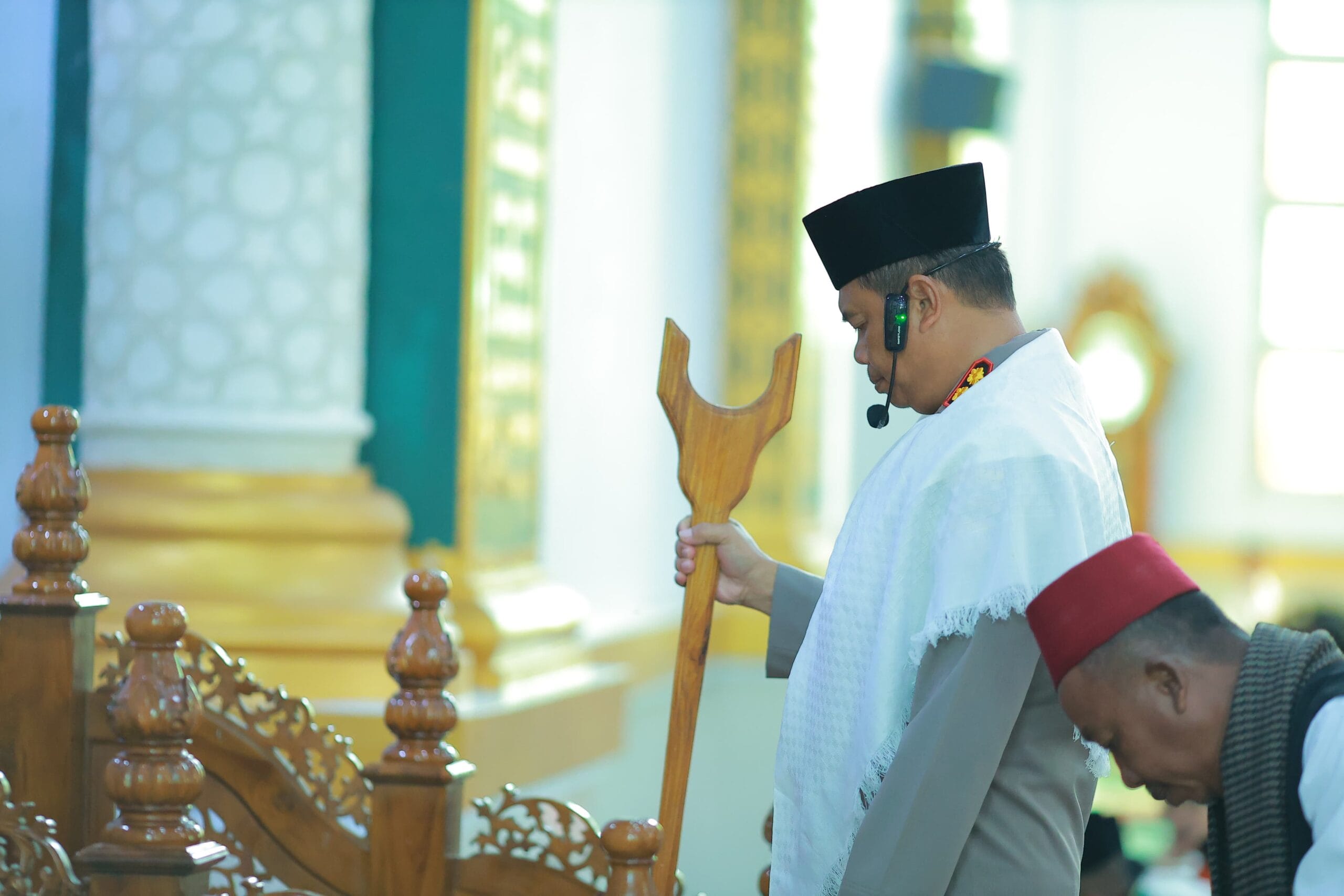 Kapolres Pohuwato Bertindak sebagai Khotib Sholat Idul Adha 1446 H di Masjid Agung Baiturrahim. (Foto: Humas Polres Pohuwato)