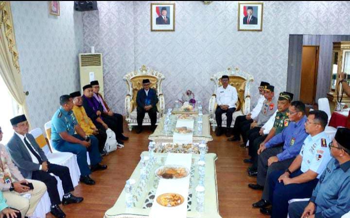Sambut Menteri Pendidikan, Kapolda Gorontalo Tunjukkan Dukungan pada Transformasi Digital Sekolah. (Foto: Humas Polda Gorontalo)