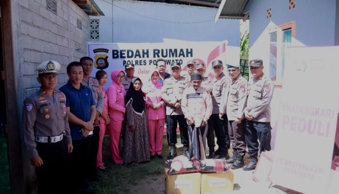 Polres Pohuwato Bedah Rumah Warga Tak Mampu Sambut Hari Bhayangkara ke-79
