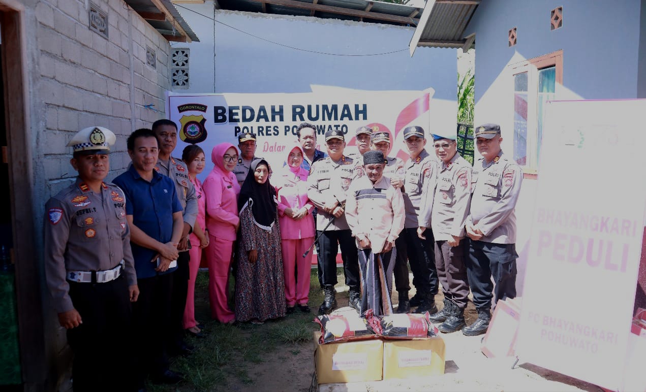 Bedah Rumah, Polres Pohuwato Bantu Warga Tak Mampu Sambut Hari Bhayangkara ke-79. (Foto: Humas Polres Pohuwato)