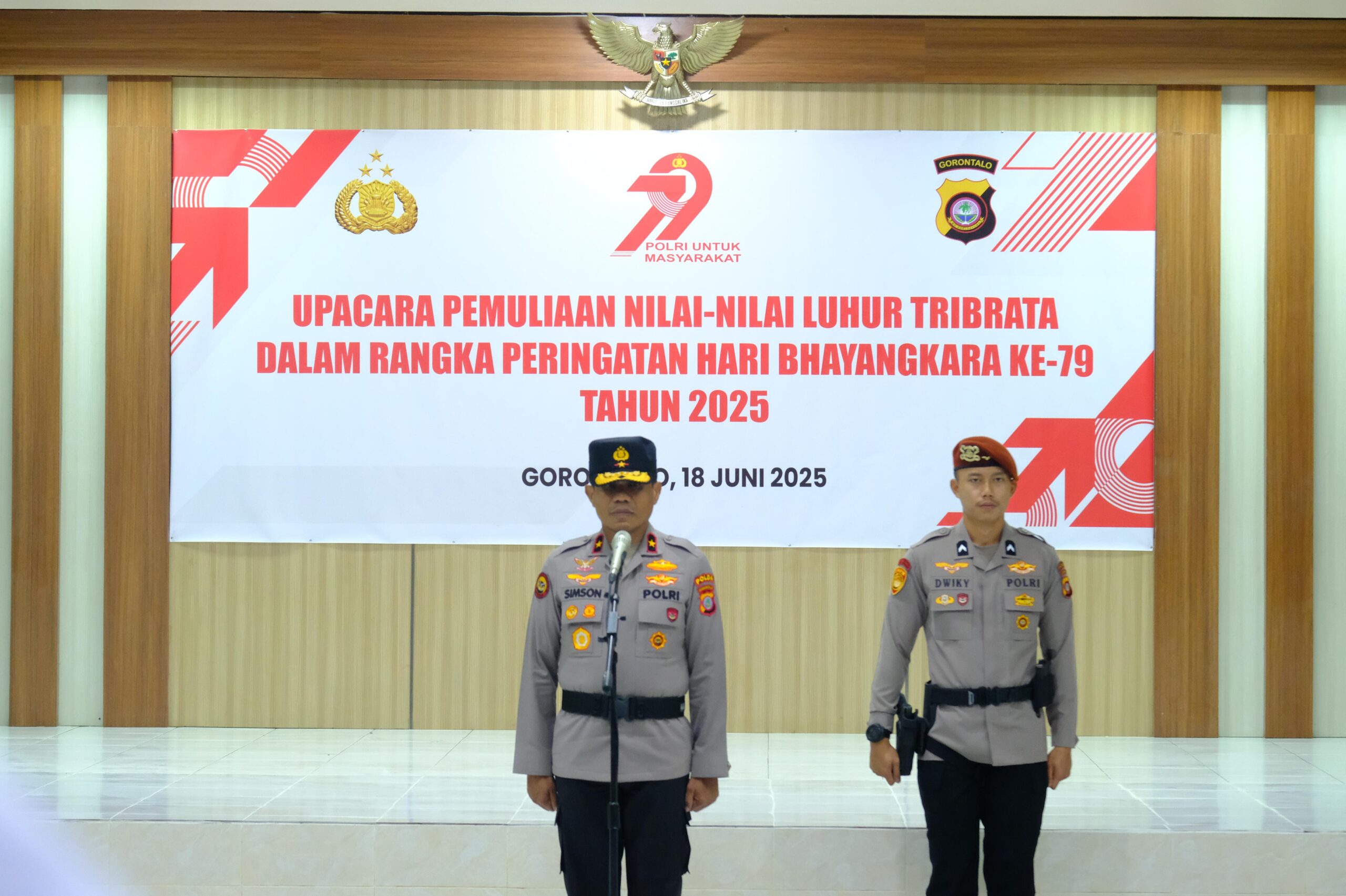 Wakapolda Gorontalo Pimpin Upacara Pemuliaan Tribrata Jelang Hari Bhayangkara ke-79. (Foto: Humas Polda Gorontalo)