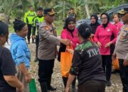 Aksi Peduli, Kapolres Pohuwato Pimpin Penyaluran Bantuan Banjir