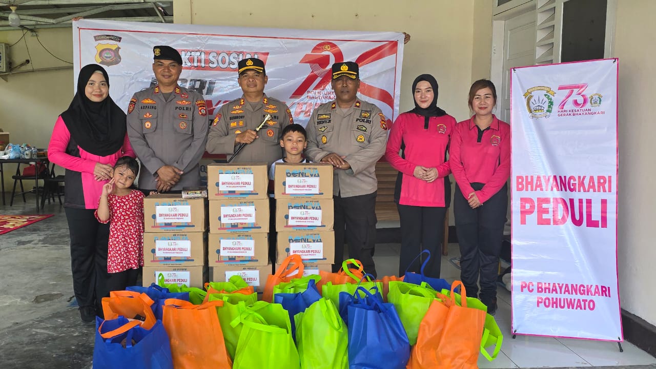Hari Kedua, Polres Pohuwato Salurkan Bantuan Sembako untuk Korban Banjir. (Foto: Humas Polres Pohuwato)