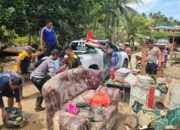 Polres Pohuwato Hadir di Tengah Warga, Bersihkan Dampak Banjir di Kecamatan Wanggarasi
